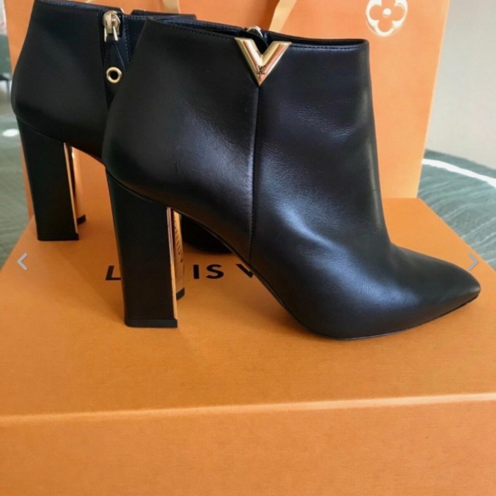 LOUIS VUITTON UPPER EAST LOW BOOTS Sz 6